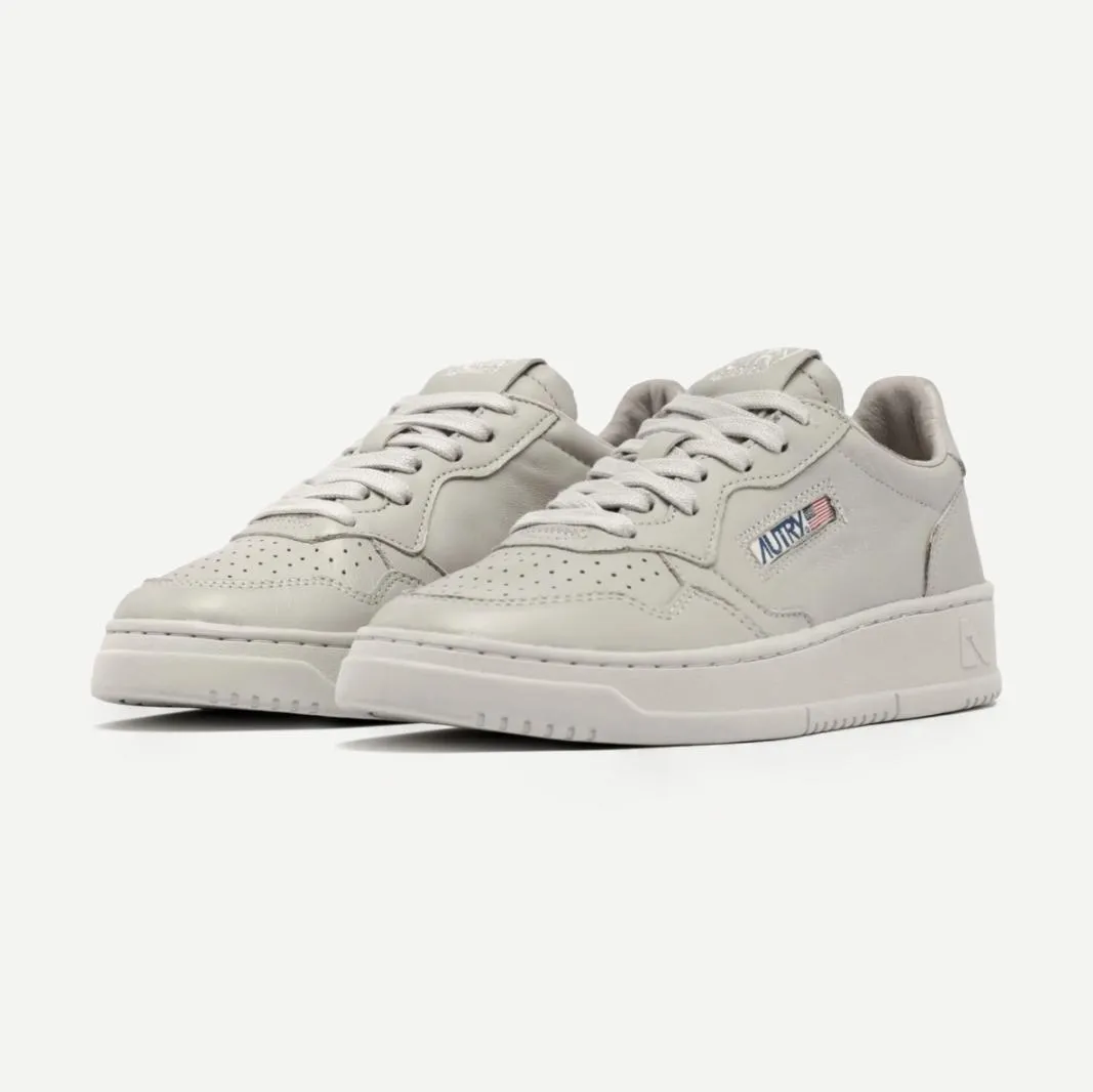 Medalist Low - Solid Goat Oatmeal