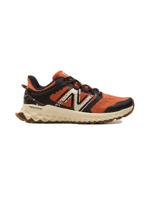 Scarpa Uomo New Balance Garoe con fondo tassellato