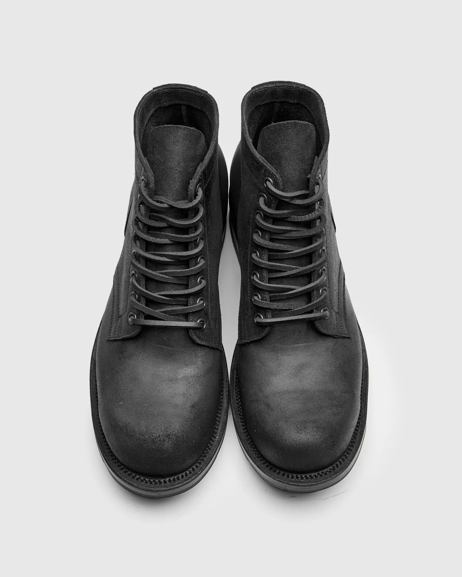 Service Boot 310 in Black Waxy Commander