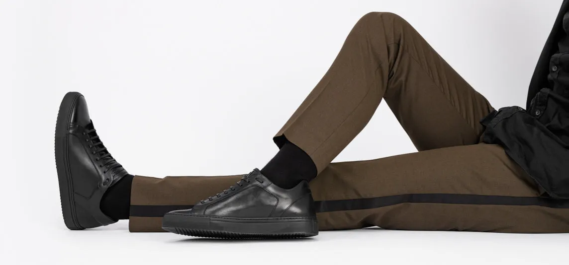SOHO urban-black sneakers.